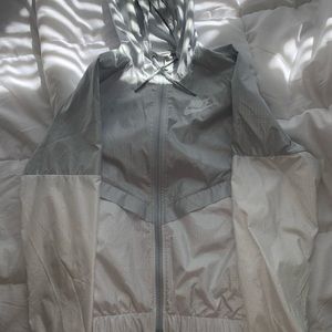 Women’s Nike windbreaker white& silver